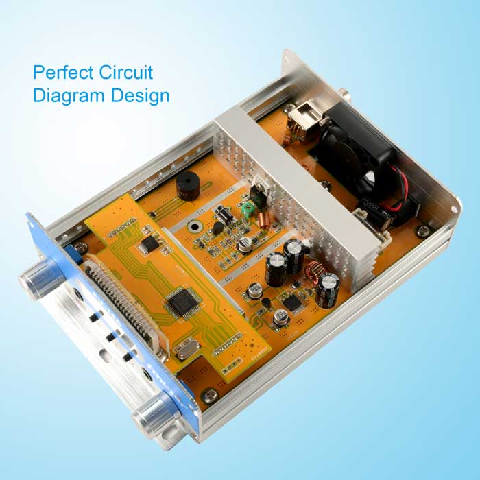 A struttura interna compatta di u trasmettitore FM FMUSER FU-15A 15W