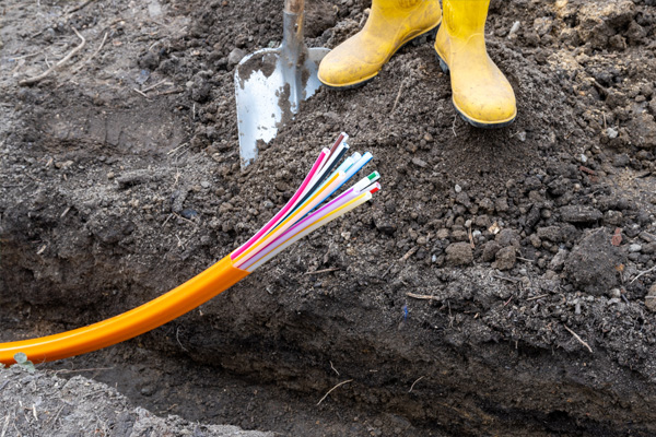 What Is Fiber Optic Cable and How It Works: Types, Applications, Installation, and Use In Networking